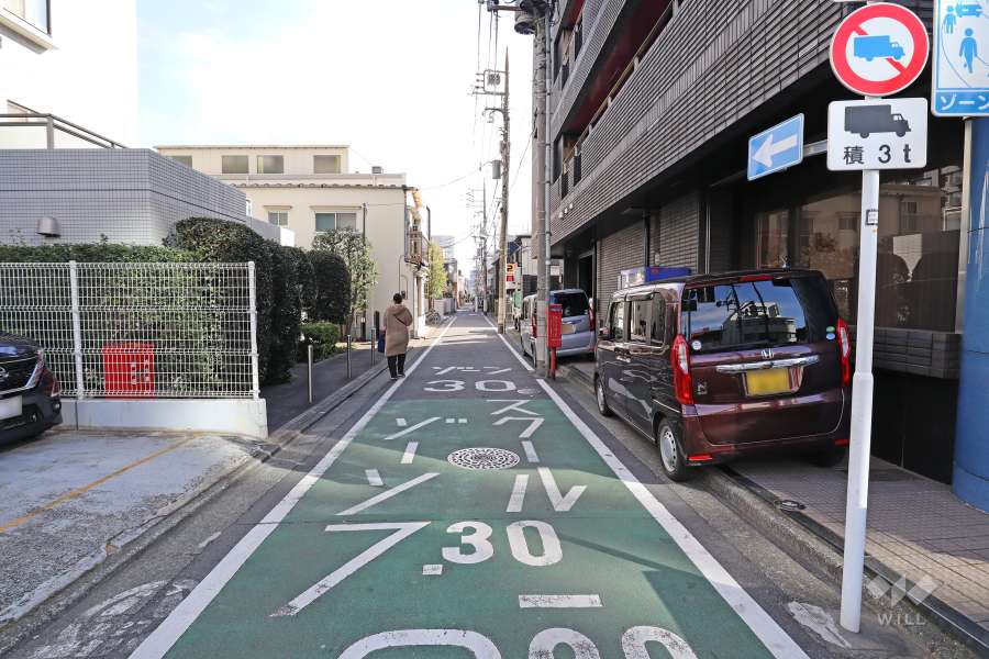 敷地南側の前面道路