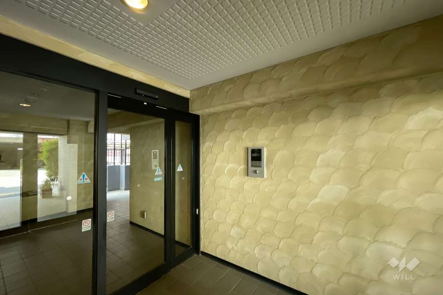 エントランスはオートロック付きです。