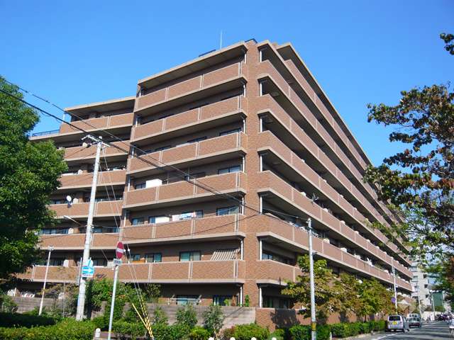 ライオンズマンション尼崎ガーデンシティの外観（南西側から）