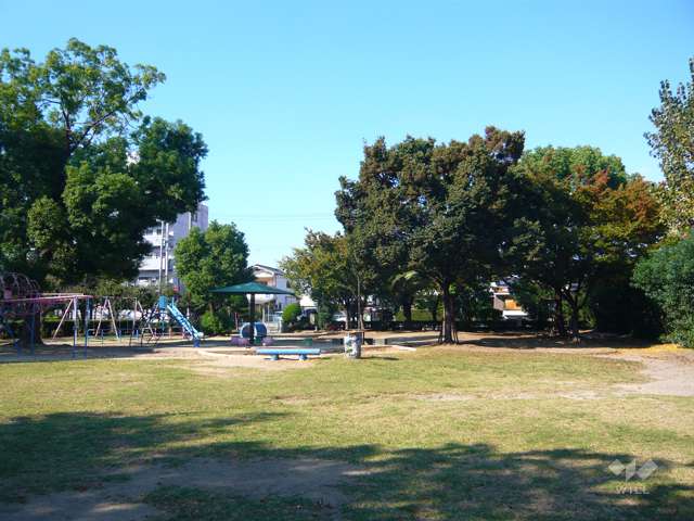 敷地の西側は『名月西公園』に隣接しています。