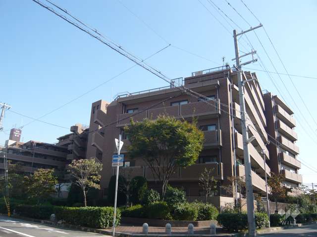 ライオンズマンション尼崎ガーデンシティの外観（北西側から）