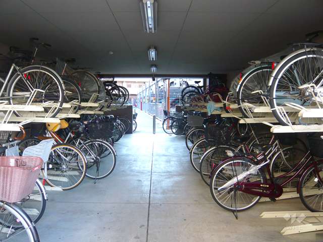 屋内にある駐輪場