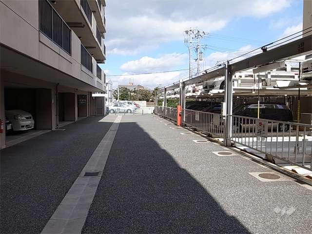 敷地内駐車場（平面式と機械式とがあります。）