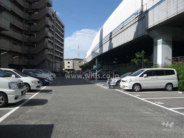 駐車場（平面式と機械式とがあります。）