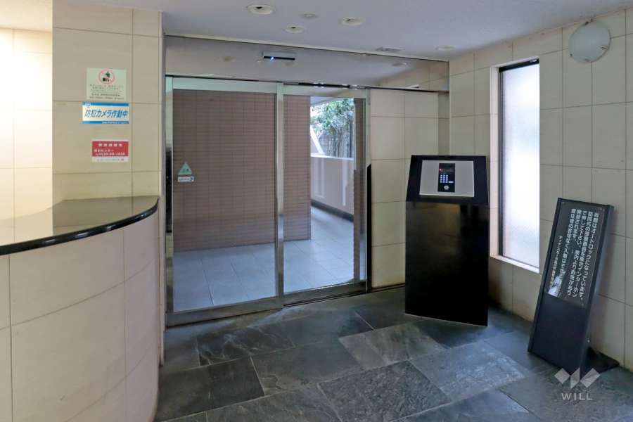 エントランスはオートロック付です