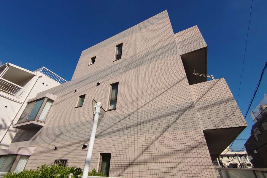 パークノヴァ目黒不動前の外観（西側から）