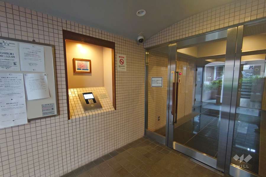 エントランスはオートロック付きです。