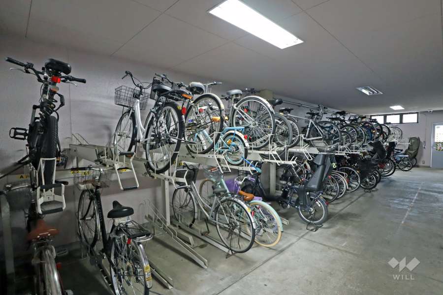 屋内に設けられた駐輪場