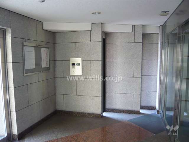 エントランスはオートロック付きです。