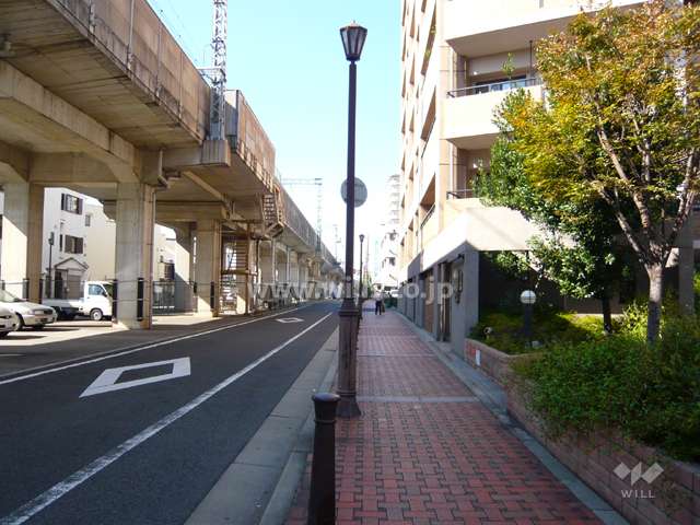 敷地の南側には阪神本線が走っています。