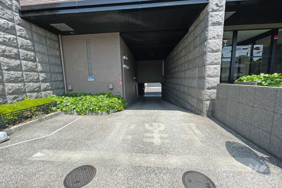 駐車場の出入り口