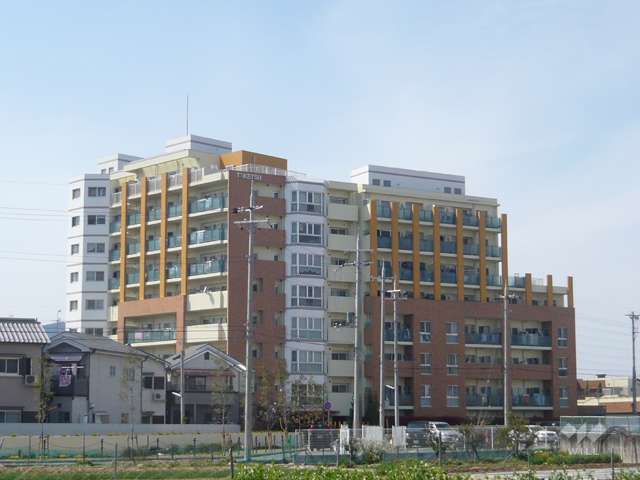 パレ武庫川プルミエール5の外観（南東から）