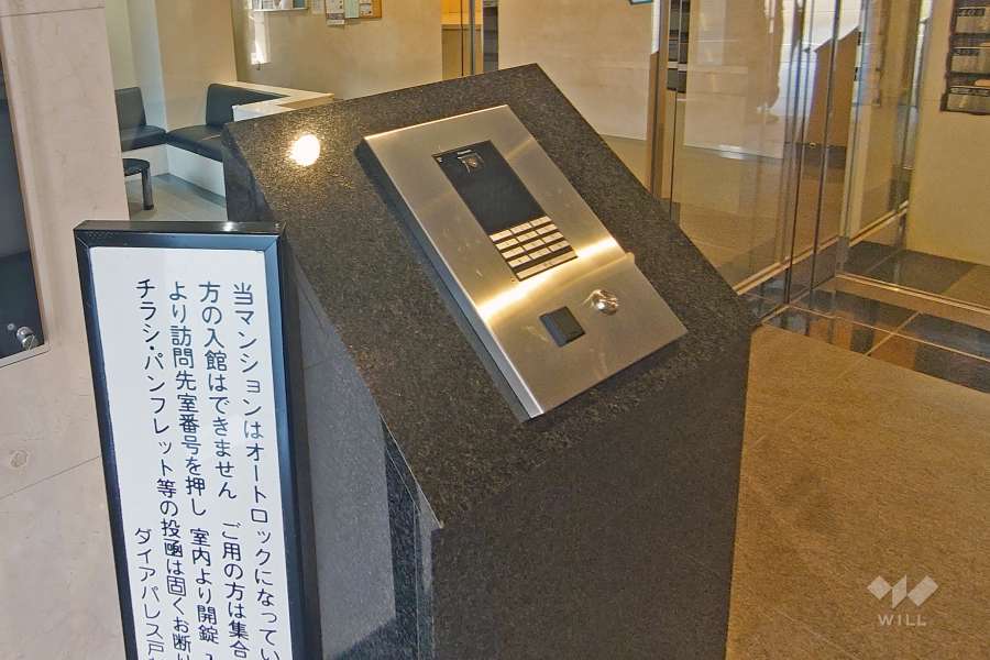 エントランスはオートロック付きです。