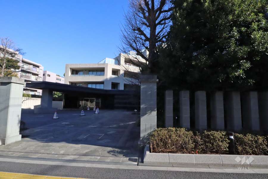 アリュールゼームス坂の外観(西側から)