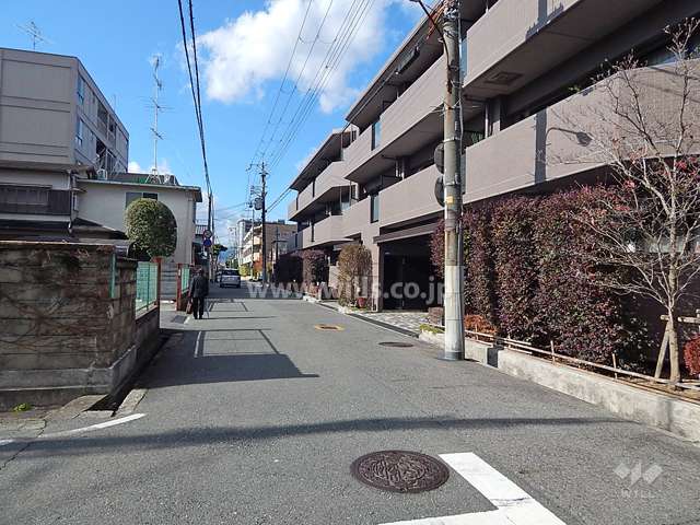 敷地南側の前面道路