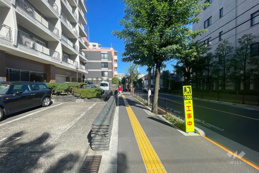 敷地南東側の前面道路