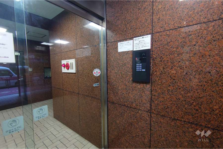 エントランスはオートロック付きです。