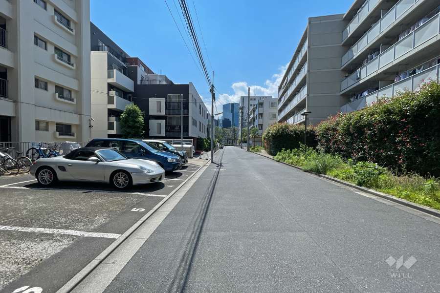 敷地北側の前面道路