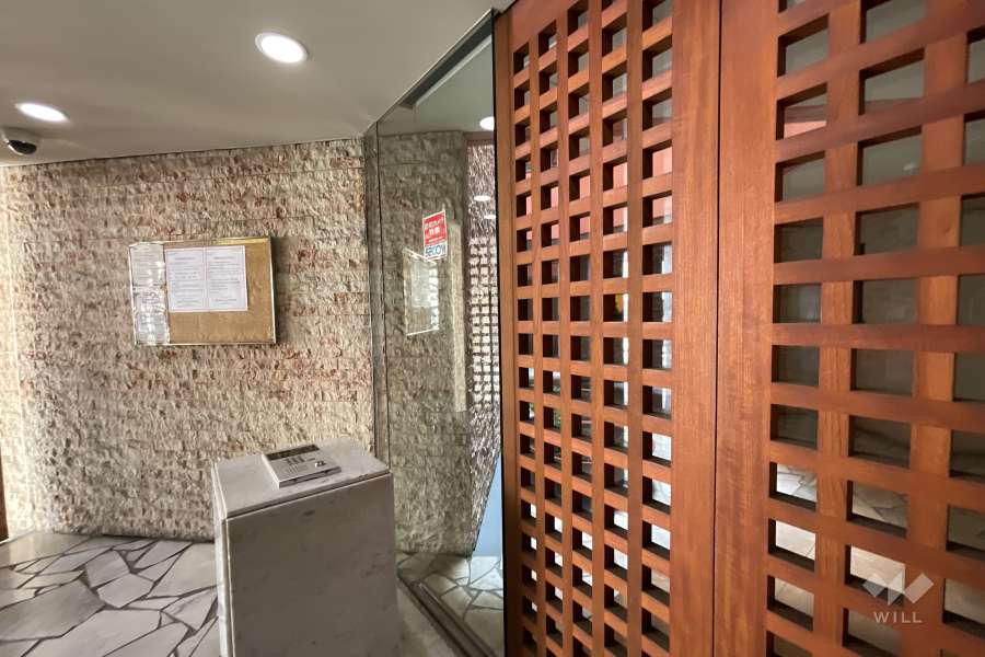 エントランスはオートロック付きです。