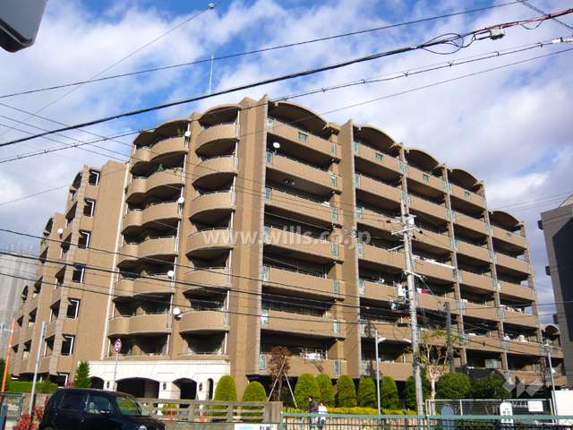 ロイヤルアーク武庫之荘の外観（南西側から）