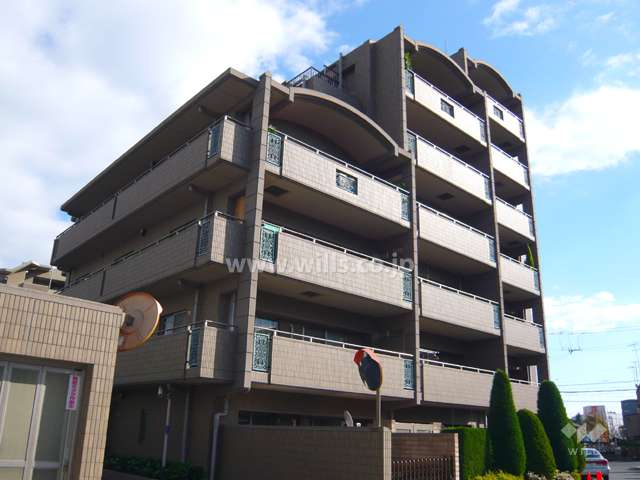 ロイヤルアーク武庫之荘の外観（北西側から）