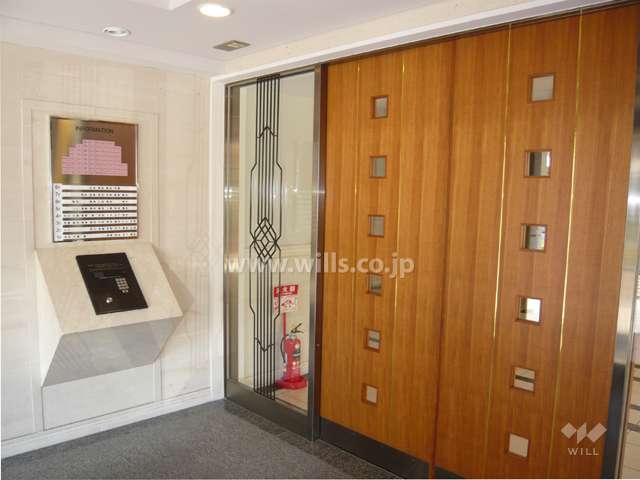 エントランスはオートロック付きです。