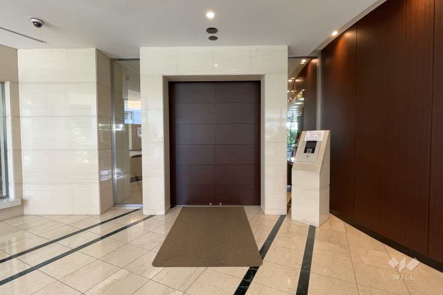 エントランスはオートロック付きです。