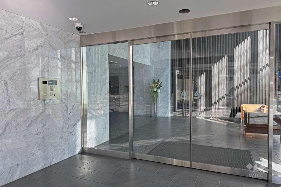 エントランスはオートロック付です。