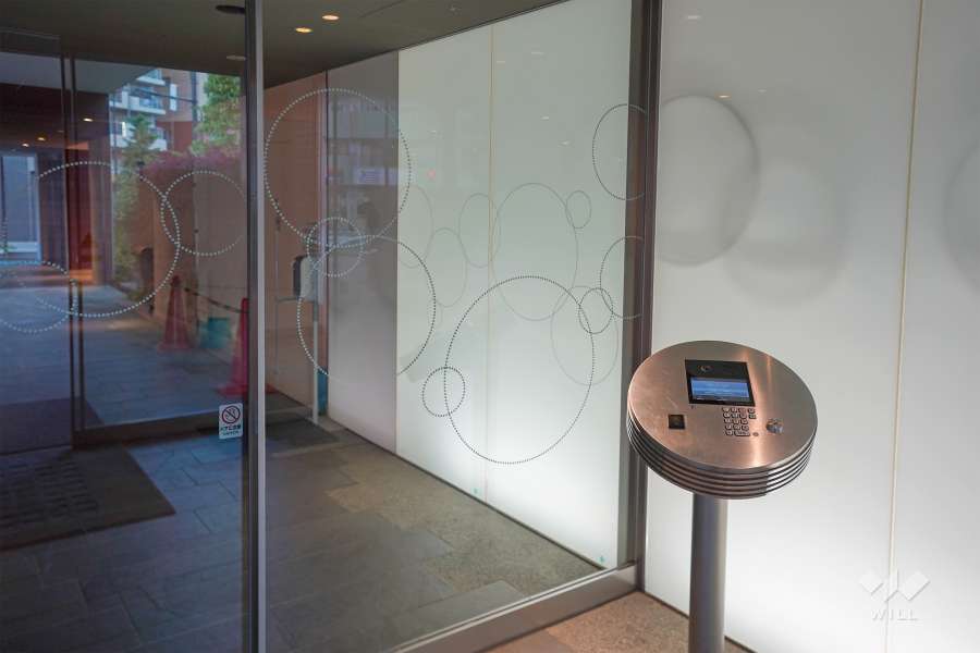 エントランスはオートロック付きです。　