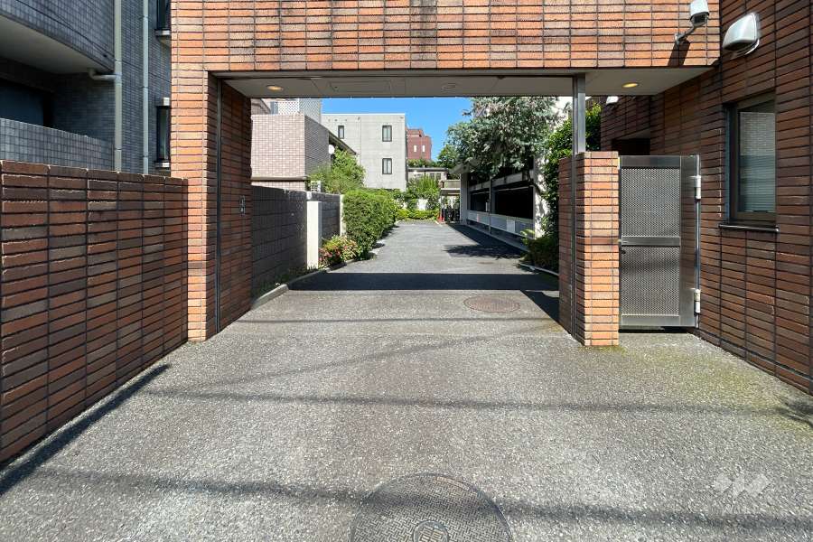 駐車場の出入り口
