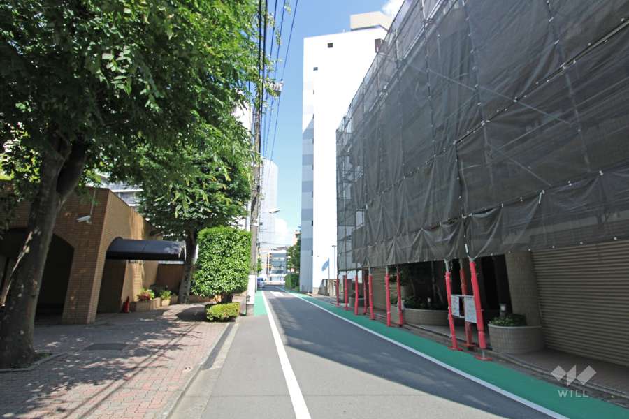 敷地北東側前面道路を北進すると都道2号線に突き当たります。