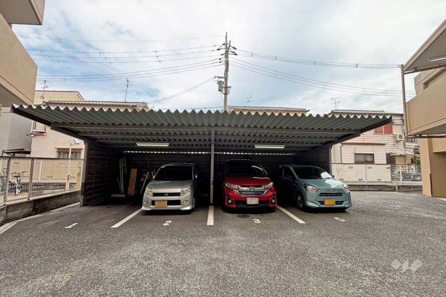 敷地内駐車場(屋外平面式)※屋根付き