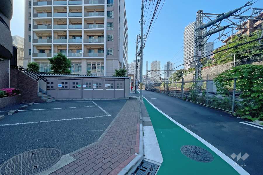 敷地北側の前面道路