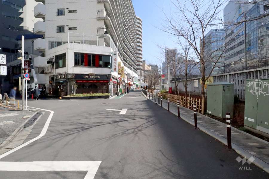 敷地南側の前面道路