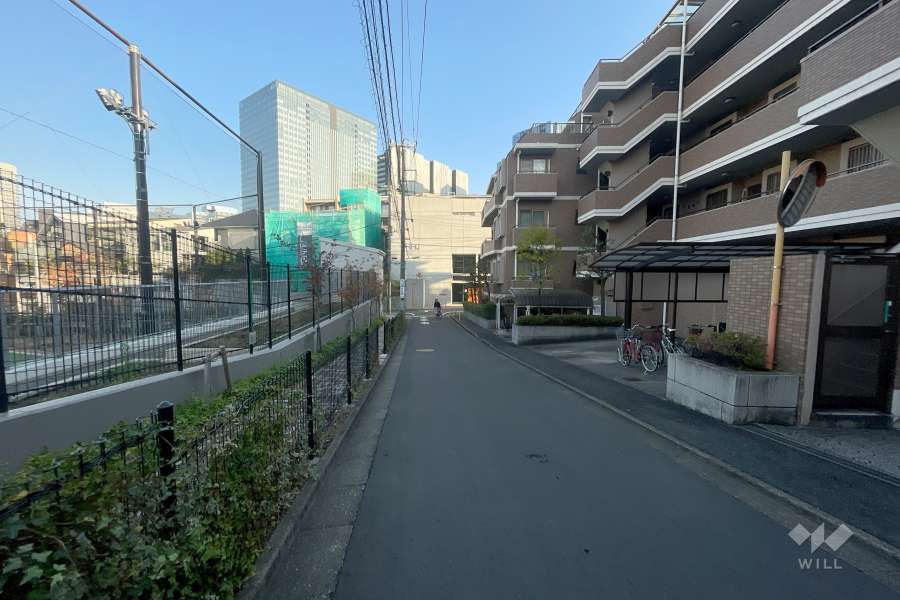 敷地北側の前面道路