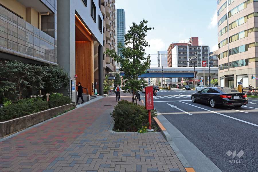 敷地北側の前面道路（東側から）