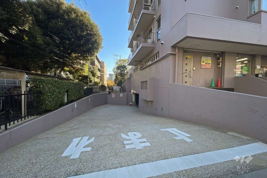 駐車場の出入り口
