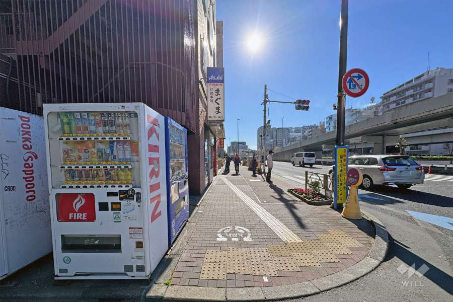 敷地の西側前面道路（北側から）