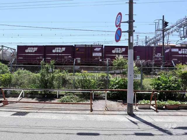 敷地南側にはJR東海道本線の線路が走っています。