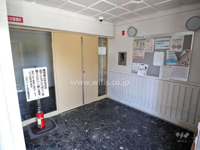 エントランスはオートロック付きです。