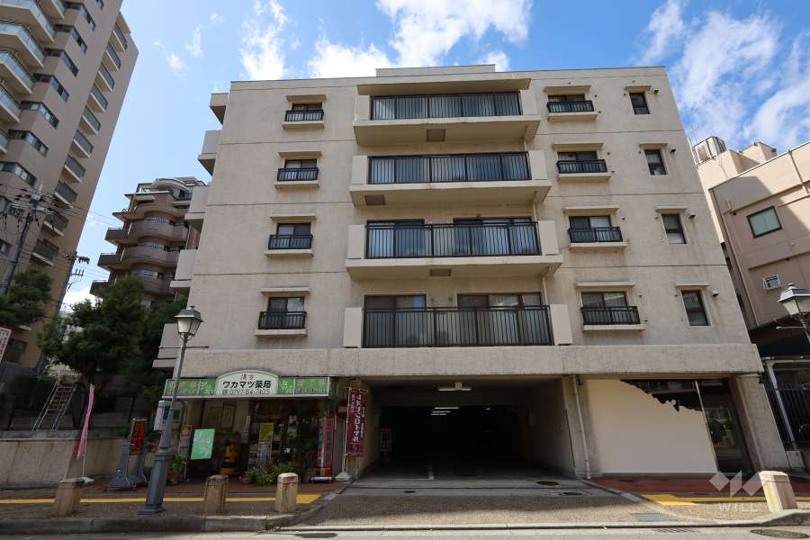 パレロワイヤル宝塚南口の外観（東側から）