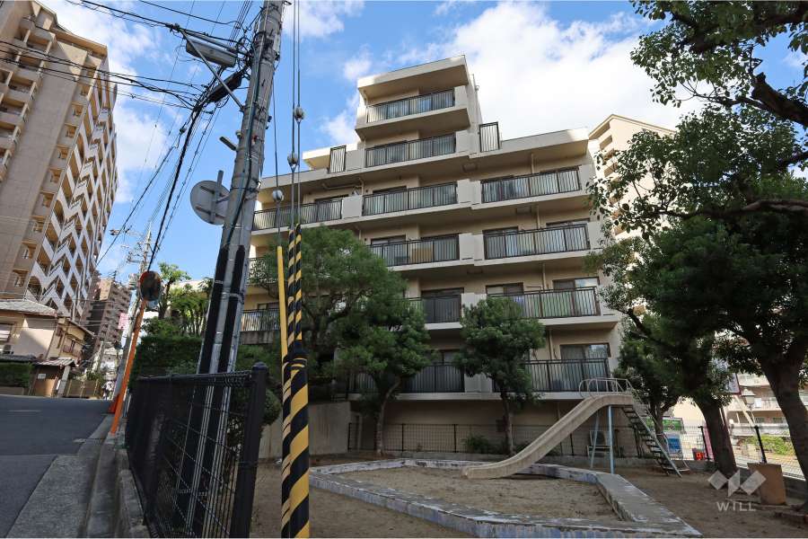 パレロワイヤル宝塚南口の外観（南東側から）
