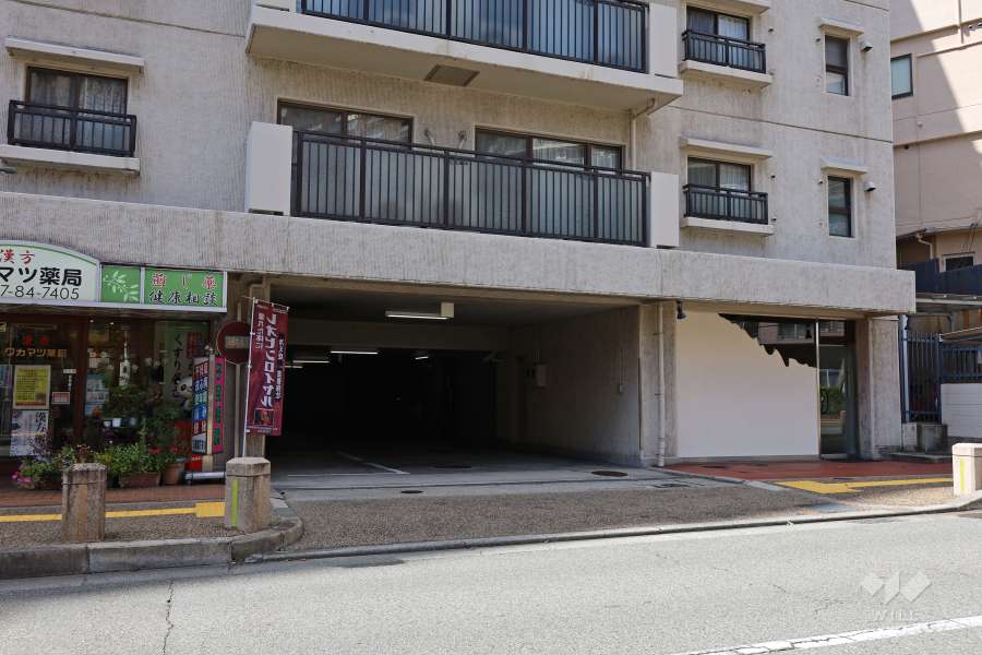 駐車場の出入り口
