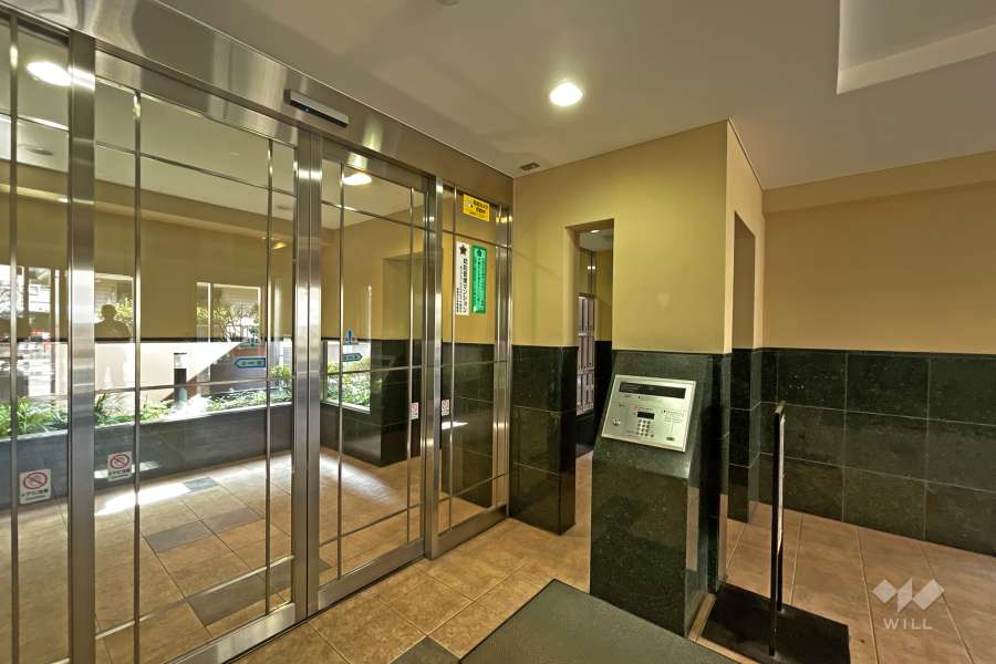 エントランスはオートロック付きです。