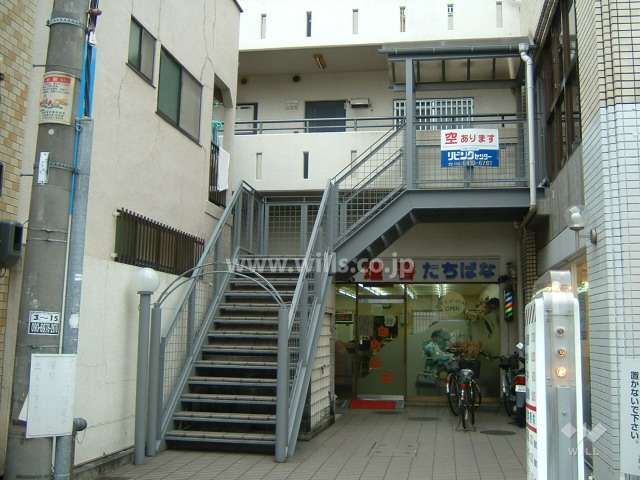 1階には店舗が入っています。