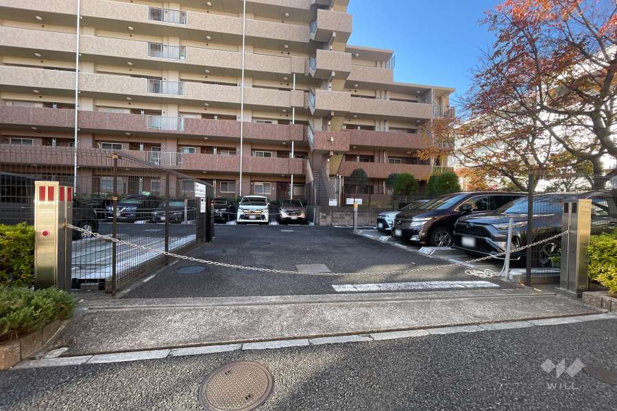 駐車場の出入り口（ロボットゲート付き）