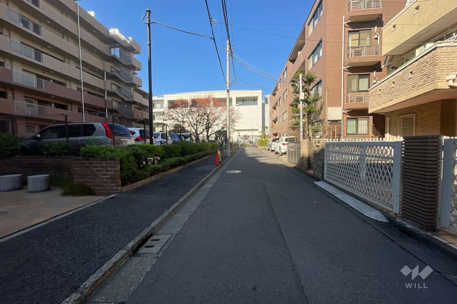 敷地北東側の前面道路