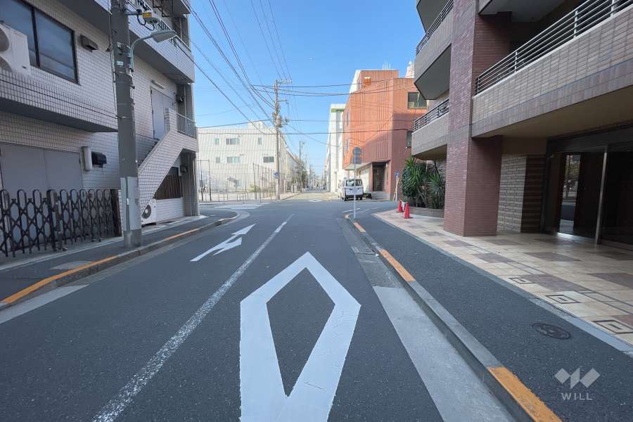 敷地北西側の前面道路