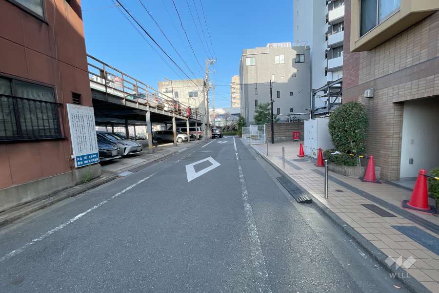 敷地北側の前面道路