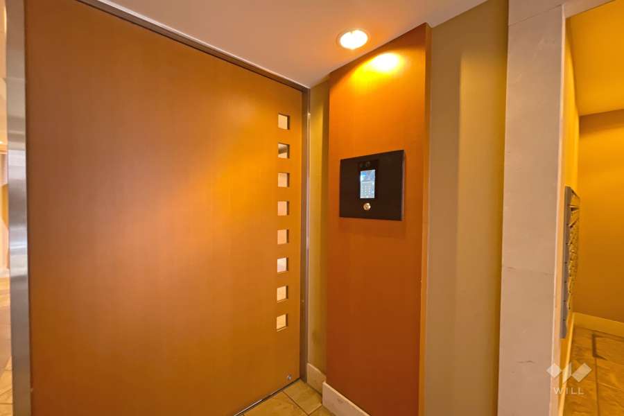 エントランスはオートロック付きです。